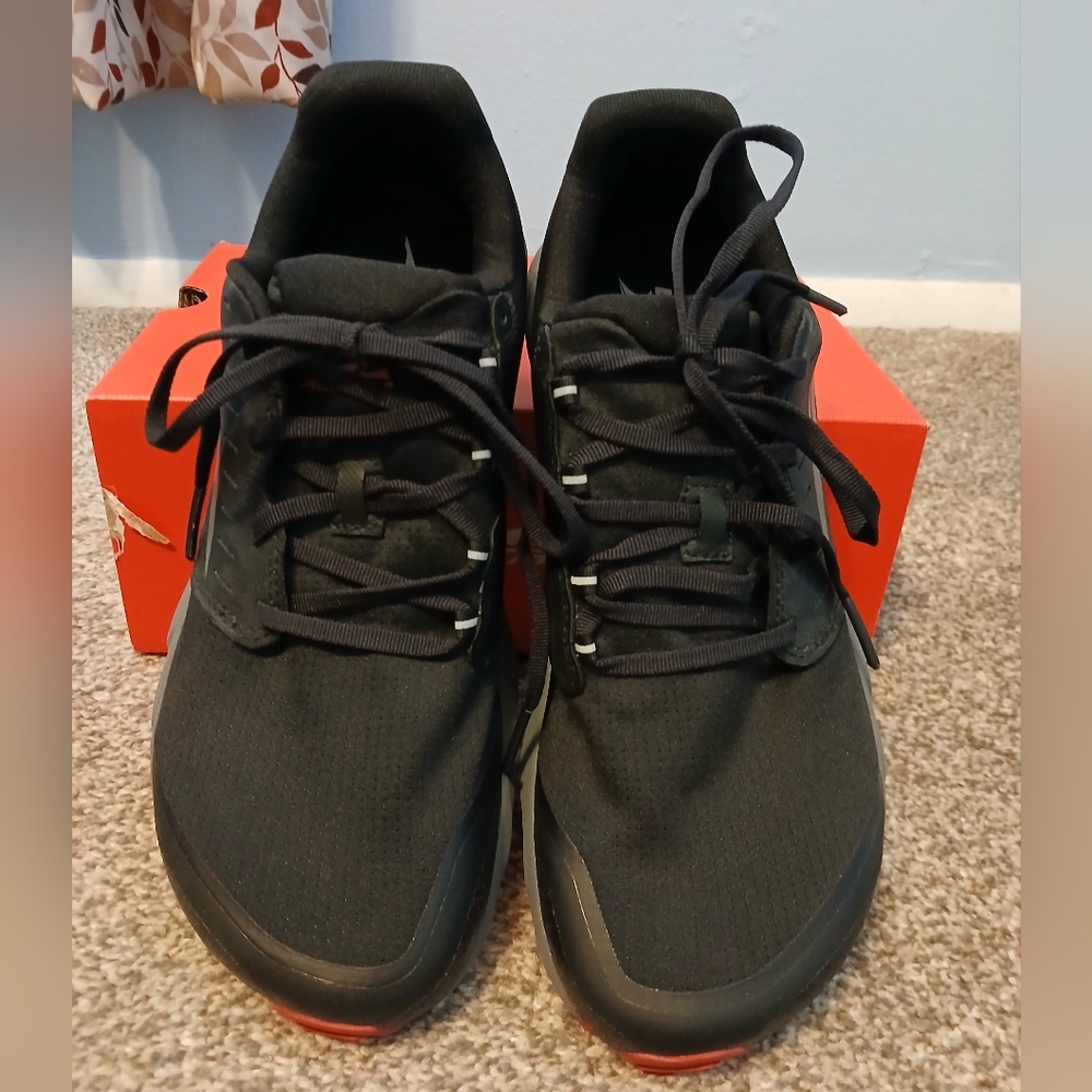 BNIB Men's Black Superior 5 ALTRA Shoes